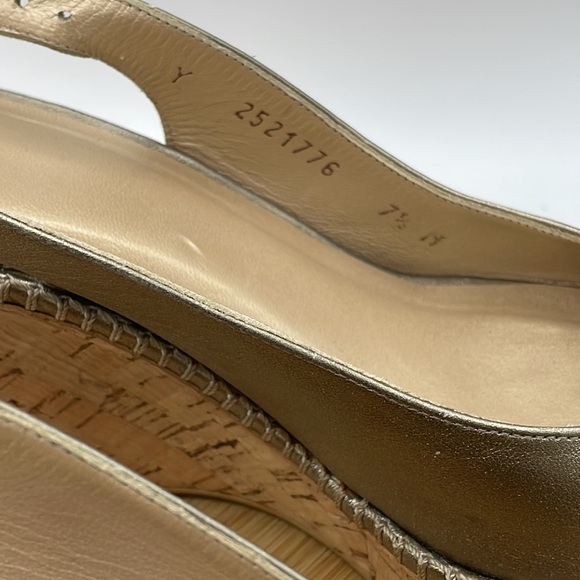 Stuart Weitzman || Metallic Gold Cork Wedge Poop-Toe Slingback Shoes; Sz 7 1/2M - Picture 11 of 17